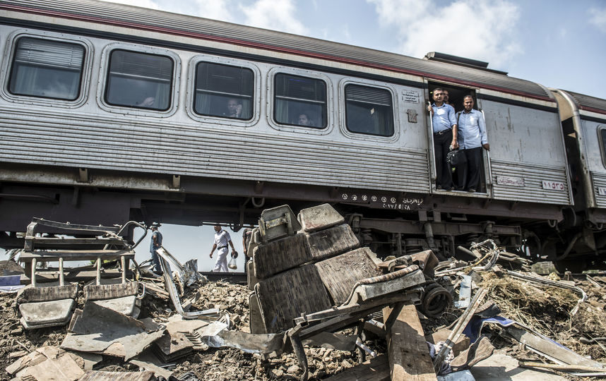 Советник министра транспорта Египта умер во время посещения места аварии поездов