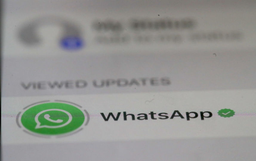 Вирус маскируется под популярные приложения, например WhatsApp. Фото Getty