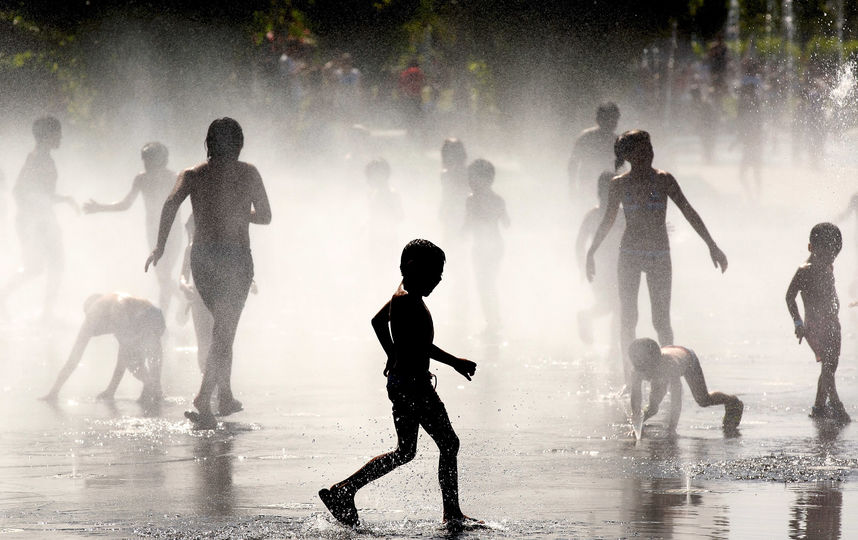 Для предотвращения последствий воздействия жары на состояние здоровья людей эксперты ВОЗ выпустили ряд рекомендаций. Фото Getty