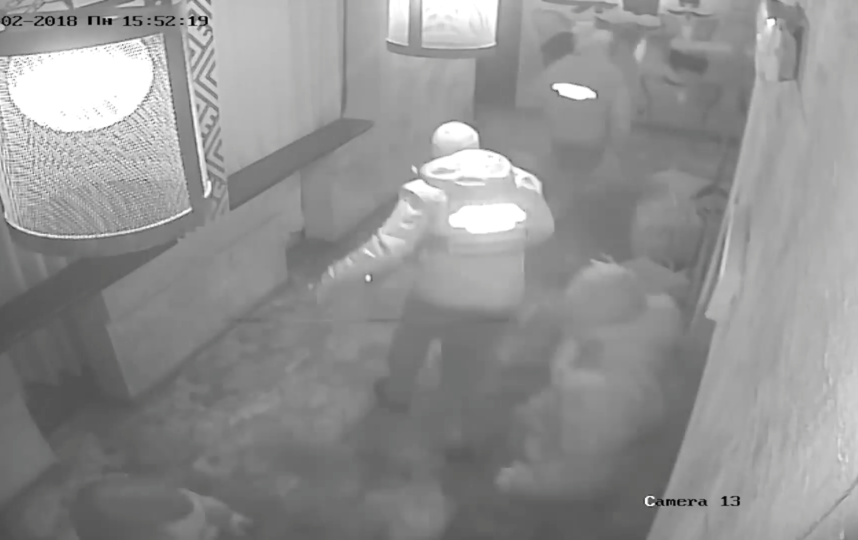 Саакашвили опубликовал видео, на котором его таскают за волосы