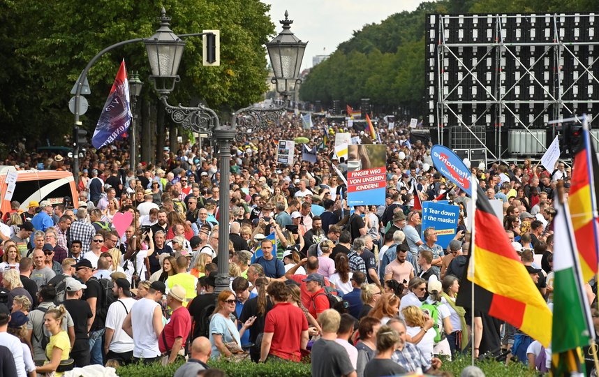 В Берлине протестуют против ограничений, связанных с коронавирусом
