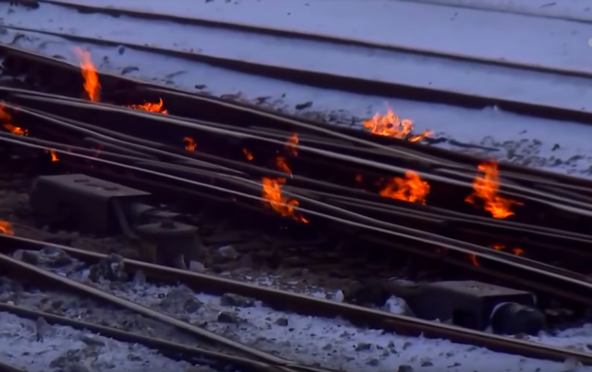 В Чикаго из-за аномальных морозов подожгли железнодорожные пути