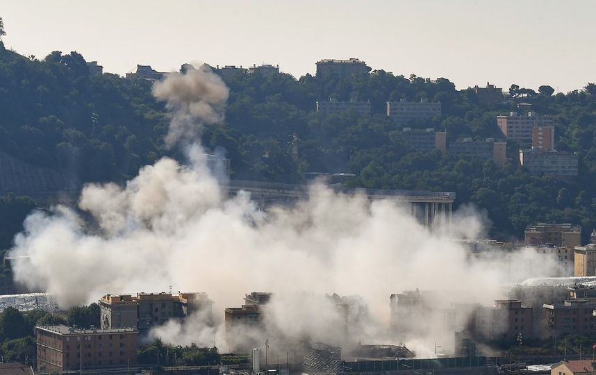 Взрыв моста в Генуе (Италия). Фото AFP