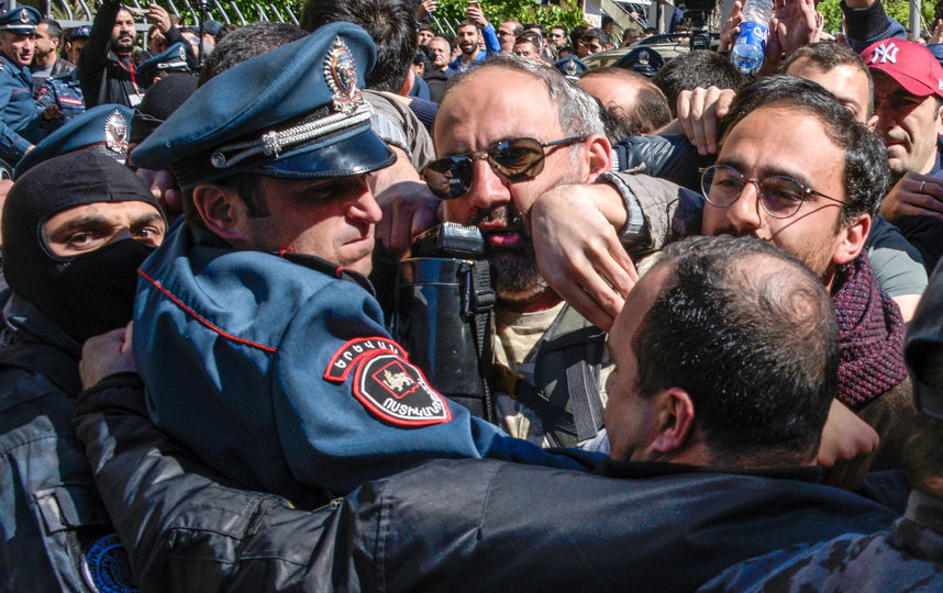 В Ереване проходят массовые акции протеста. Фото
