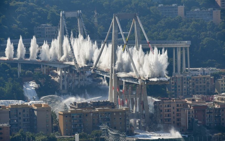 Взрыв моста в Генуе (Италия). Фото AFP