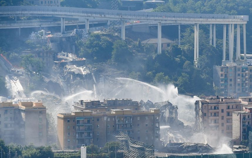 Взрыв моста в Генуе (Италия). Фото AFP