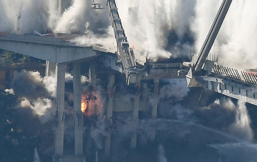 Взрыв моста в Генуе (Италия). Фото AFP