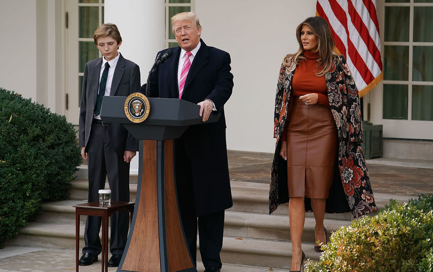 Дональд Трамп с женой Меланией и сыном Бэрроном. Фото Getty