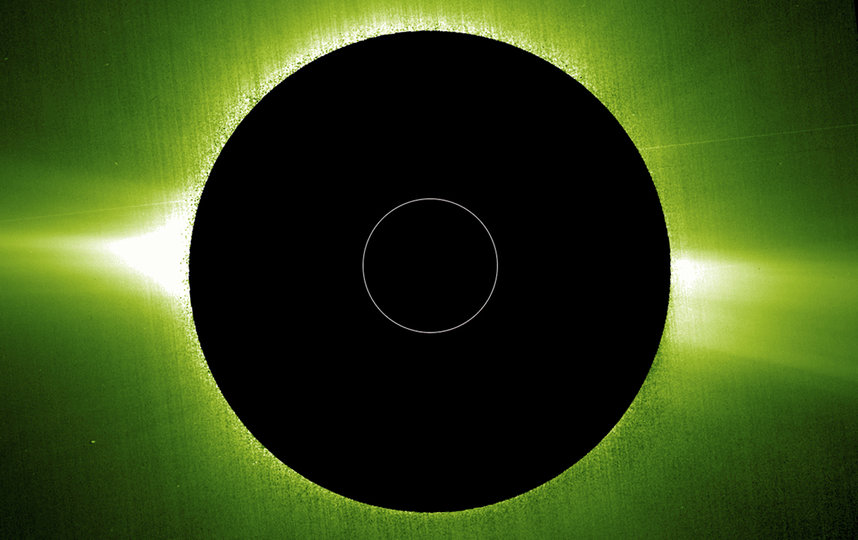 Зонд также снял корону Солнца. Фото AFP