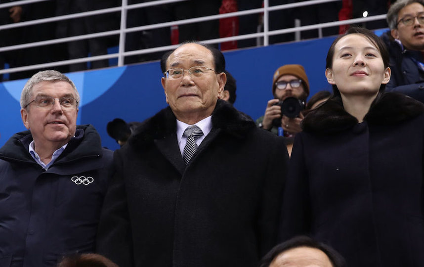 Ким Е Чжон сидела рядом с президентом МОК Томасом Бахом (слева). Фото Getty