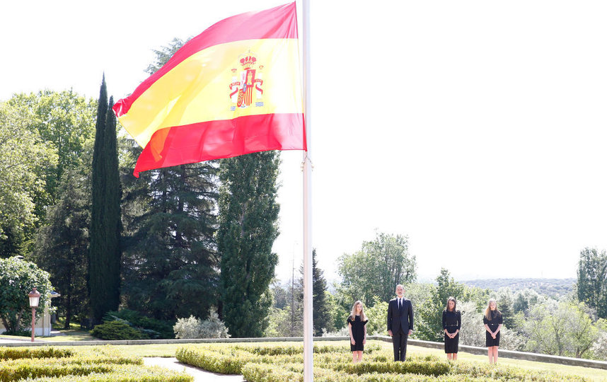 Король Испании Фелипе VI, его супруга Летисия и дочери – наследная принцесса Леонор и инфанта София. Фото Getty