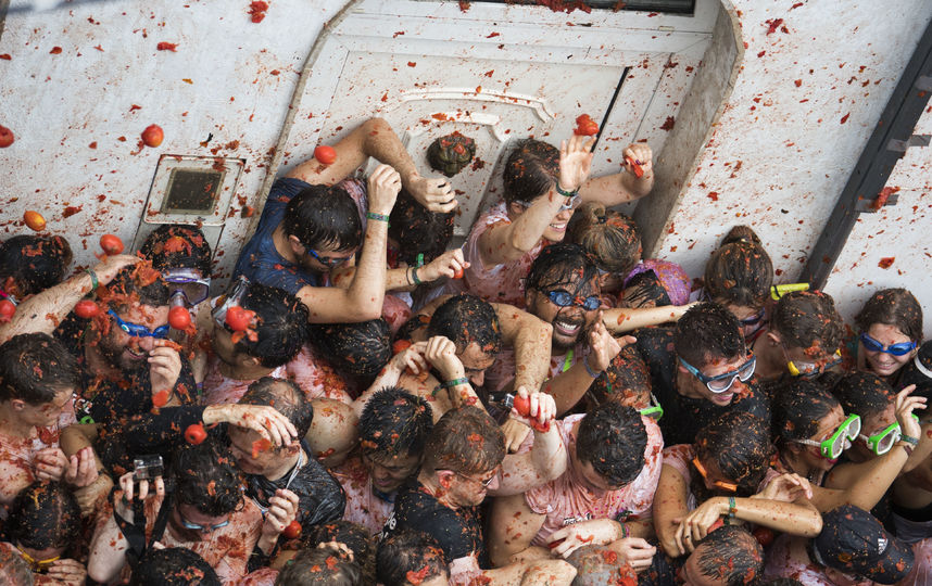 В Испании началась грандиозная помидорная битва – фестиваль La Tomatina