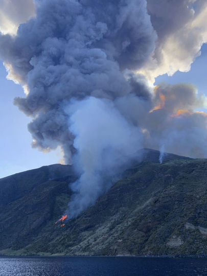 В Италии началось мощное извержение вулкана