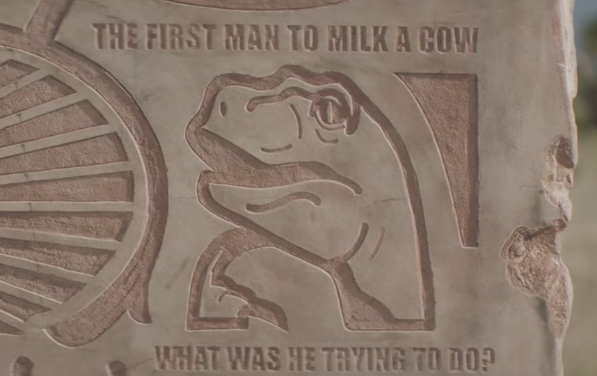 Самые смешные мемы человечества нанесли на 24-тонную каменную плиту. Фото 9GAG TV, Скриншот Youtube