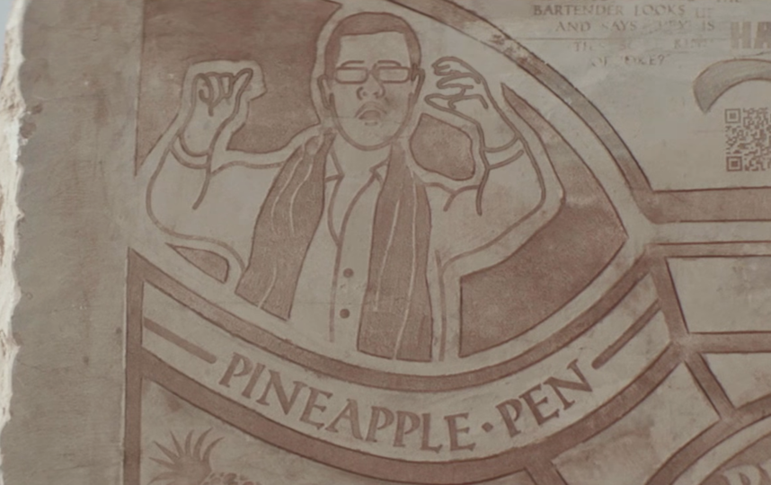 Самые смешные мемы человечества нанесли на 24-тонную каменную плиту. Фото 9GAG TV, Скриншот Youtube