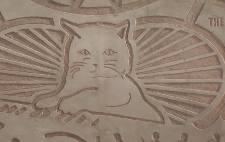 Самые смешные мемы человечества нанесли на 24-тонную каменную плиту. Фото 9GAG TV, Скриншот Youtube