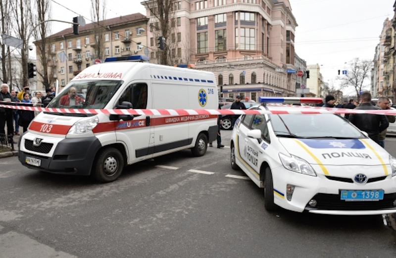 В Киеве четверо детей пострадали при взрыве автомобиля
