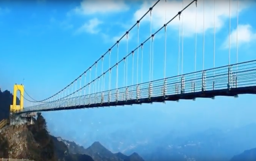 В Китае открыли самый высокий стеклянный мост в мире