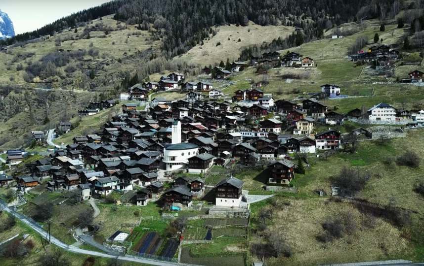 Деревня Альбинен. Фото  Gerhard Mathieu, Скриншот Youtube