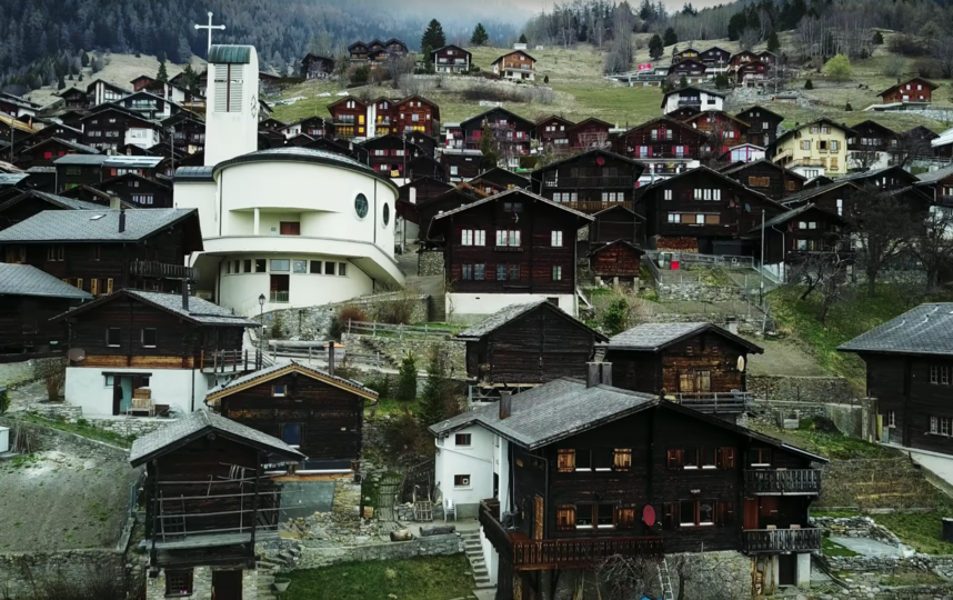 Деревня Альбинен. Фото  Gerhard Mathieu, Скриншот Youtube