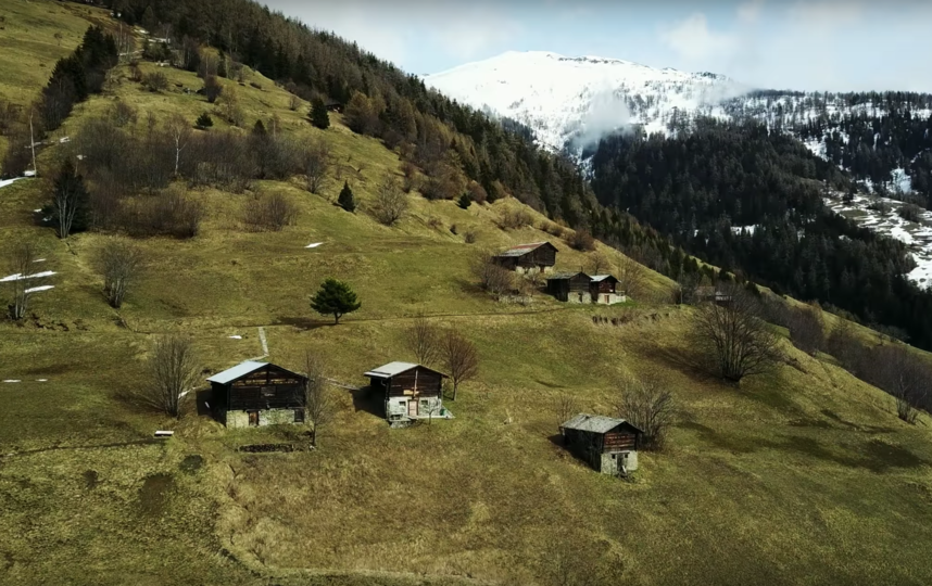 Деревня Альбинен. Фото  Gerhard Mathieu, Скриншот Youtube