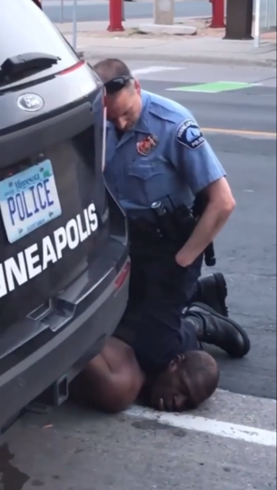 Момент задержания Джорджа Флойда.