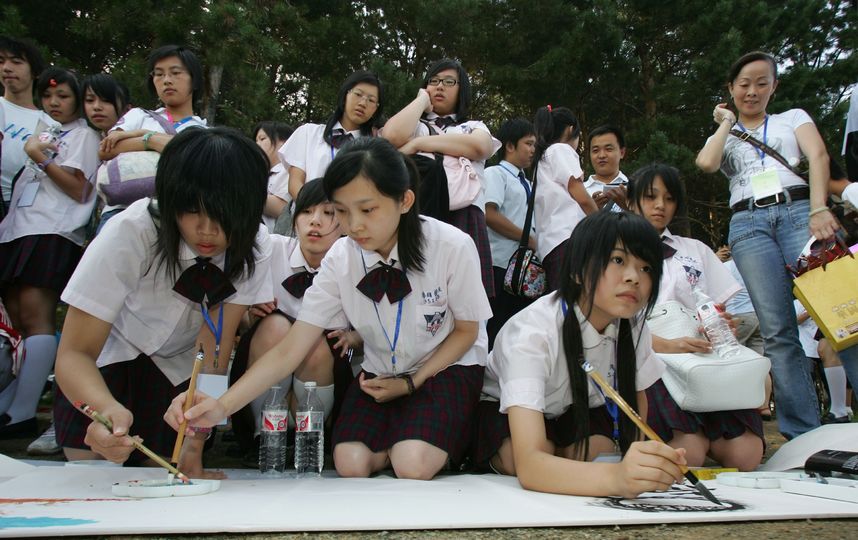 Правительство планирует открыть двуязычные школы по всей стране и обучать детей английскому с раннего возраста. Фото Getty