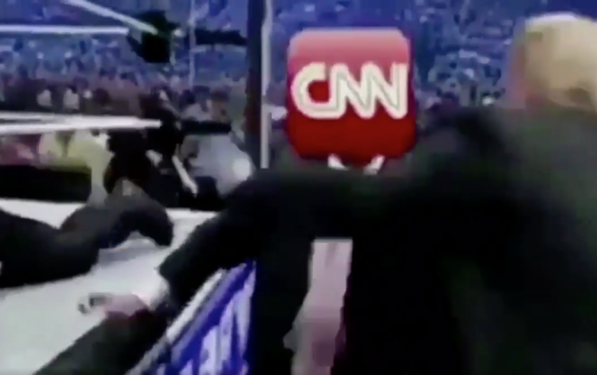 Трамп опубликовал видео, где он "избивает" телеканал CNN
