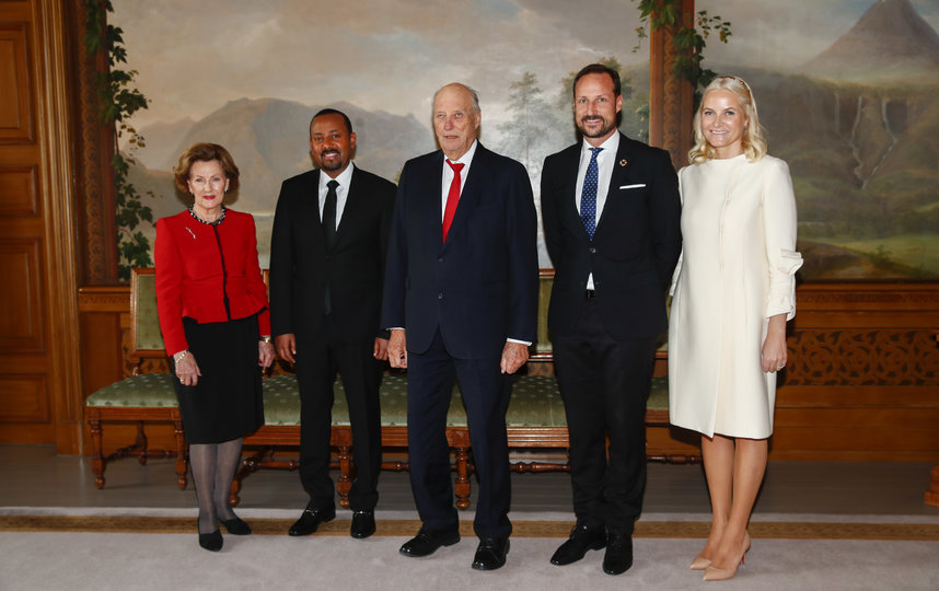 Абий Ахмед с норвержской королевской семьей. Фото AFP