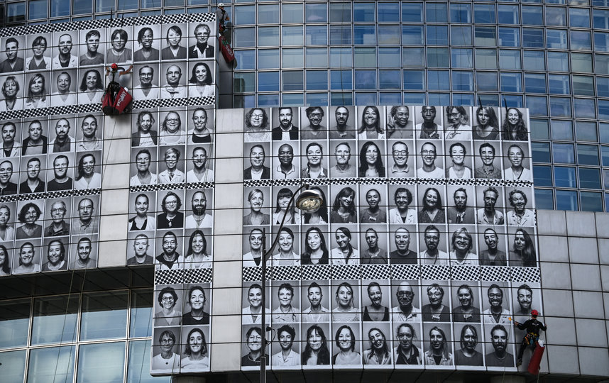 Портреты были сделаны французским фотографом JR. Фото AFP