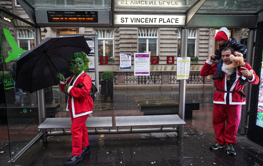 Забег Санта-Клаусов в Глазго, Шотландия. Фото Getty