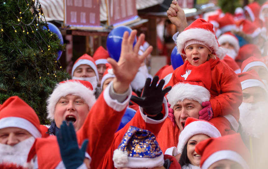 Забег Санта-Клаусов в Риге, Латвия. Фото AFP