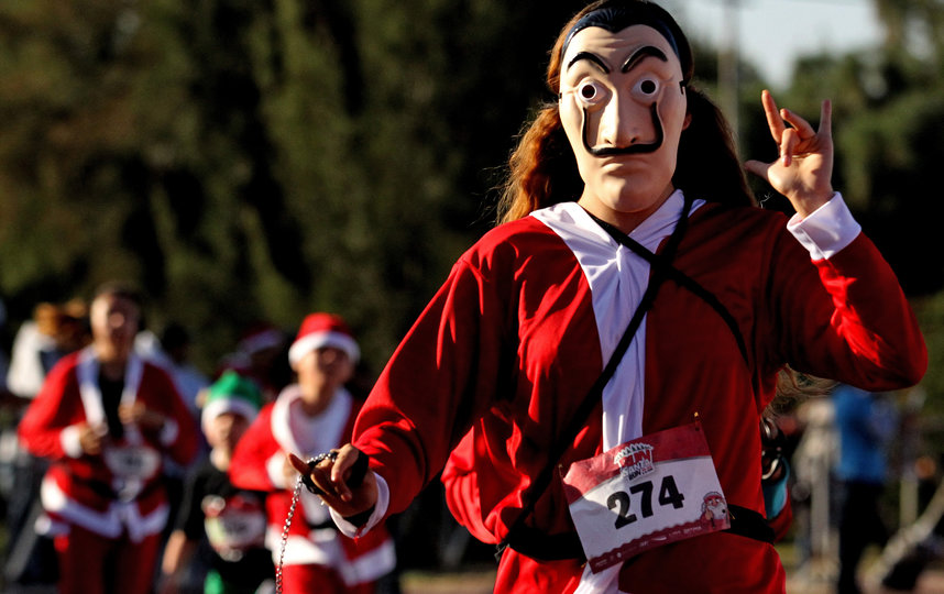 Забег Санта-Клаусов в Гвадалахаре, Мексика. Фото AFP