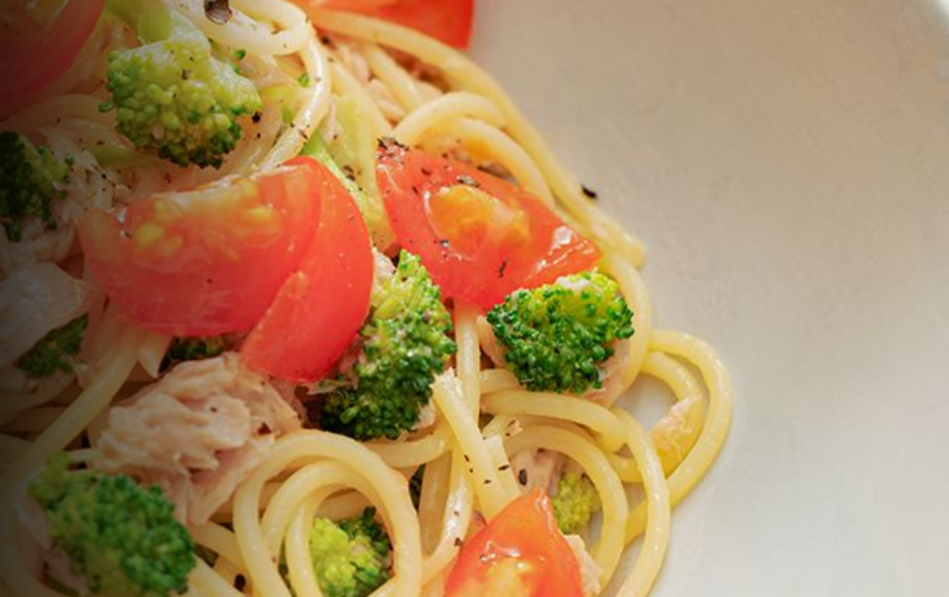 Паста с овощами и консервированным тунцом. Фото Nuno Queiroz Ribeiro | скриншот http://www.euro.who.int