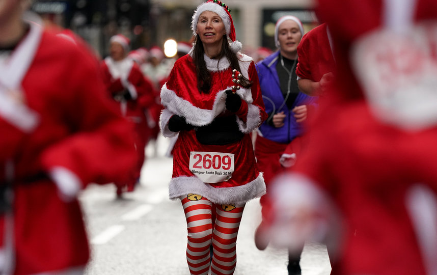 Забег Санта-Клаусов в Глазго, Шотландия. Фото Getty