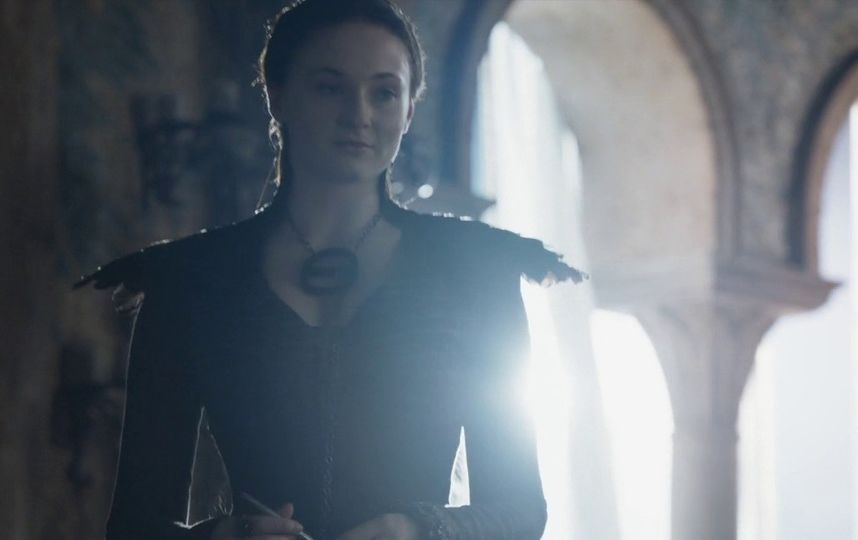 Кадры из разных сезонов сериала "Игра престолов". Фото HBO, kinopoisk.ru