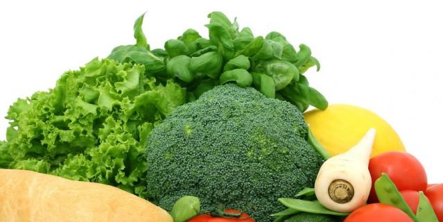 Клетчаткой богаты овощи, фрукты, бобовые и крупы.