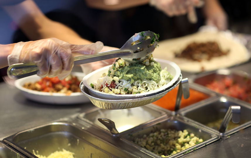 Исследование показало, что вечером мы больше склонны к перееданию. Фото Getty