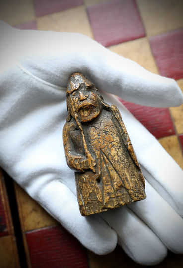 Стоимость шахматной фигуры оценивается в 1 млн фунтов стерлингов. Фото Getty