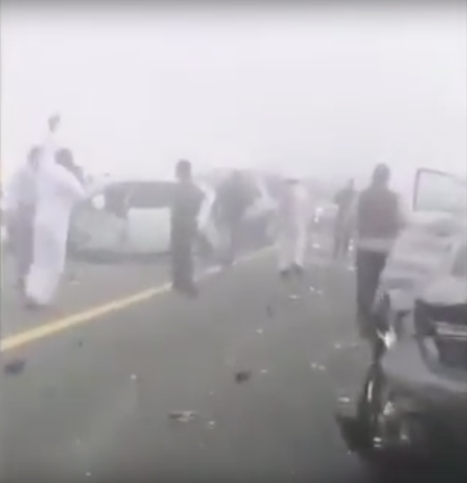 В столице ОАЭ произошло ДТП с участием 44 автомобилей – видео