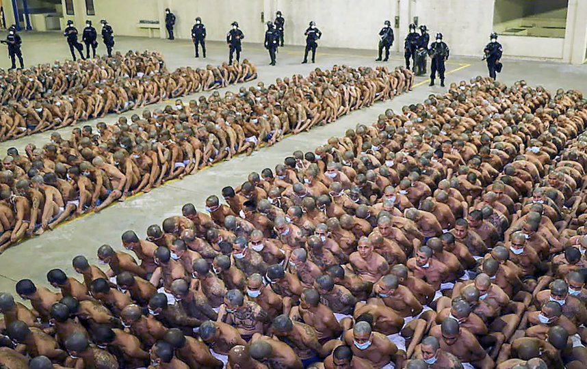 фото голых заключенных