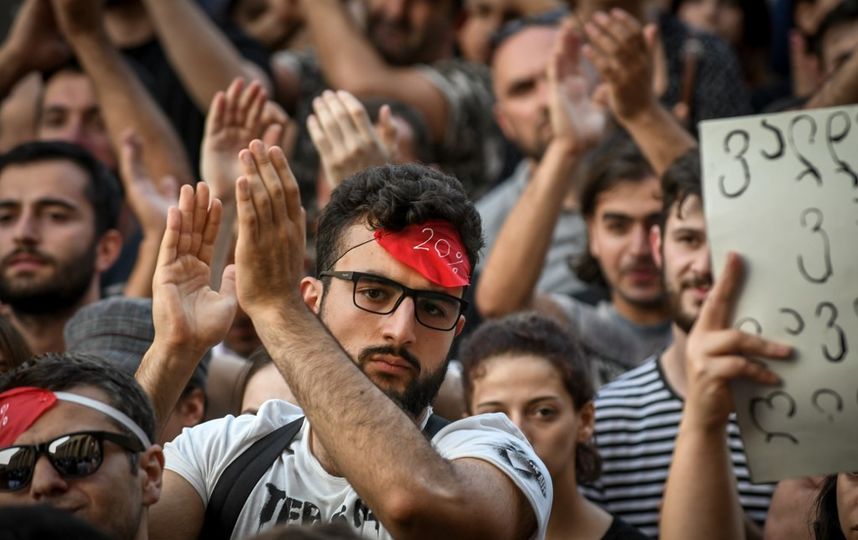 Протестующие в Тбилиси. Фото AFP