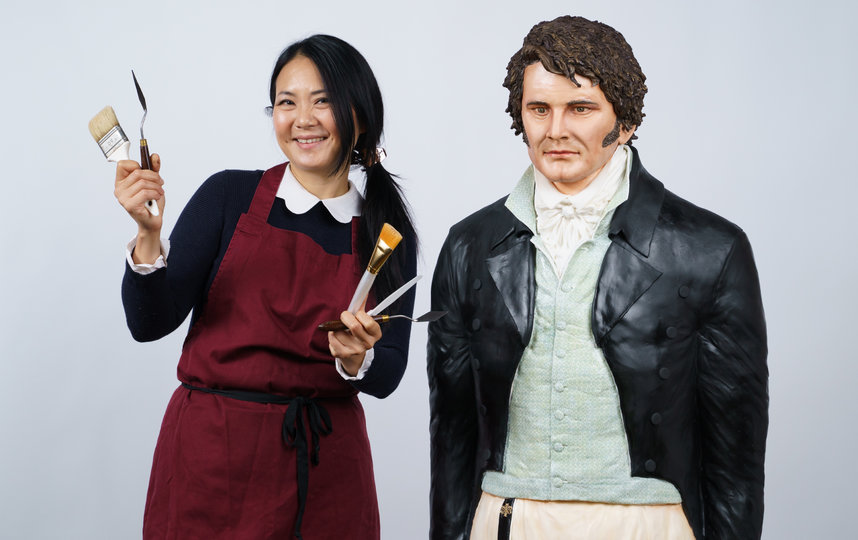 Кондитер Мишель Вибово смастерила фигуру актёра Колина Фёрта высотой около 182 см. Фото скриншот: twitter.com/UKTVPress