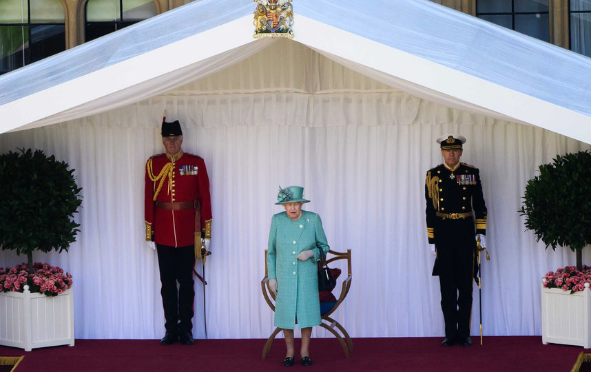 Парад в этом году прошёл в мини-формате с соблюдением правил социального дистанцирования. Фото AFP