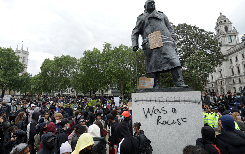 В Великобритании осквернили памятник Черчиллю
