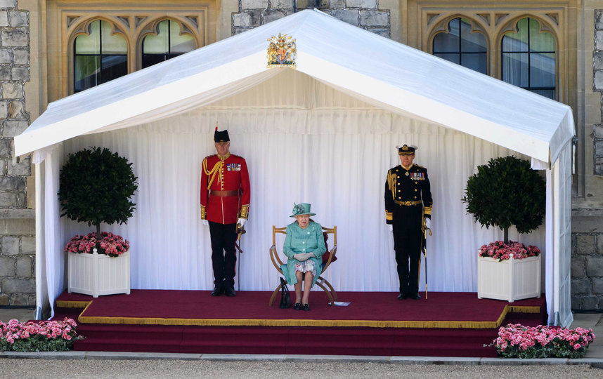 Парад в этом году прошёл в мини-формате с соблюдением правил социального дистанцирования. Фото AFP