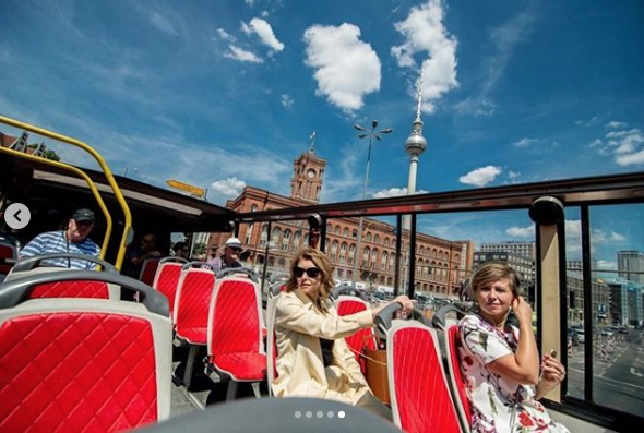 Елена Зеленская на экскурсии в Берлине. Фото скриншот с официального блога Елены Зеленской в Instagram