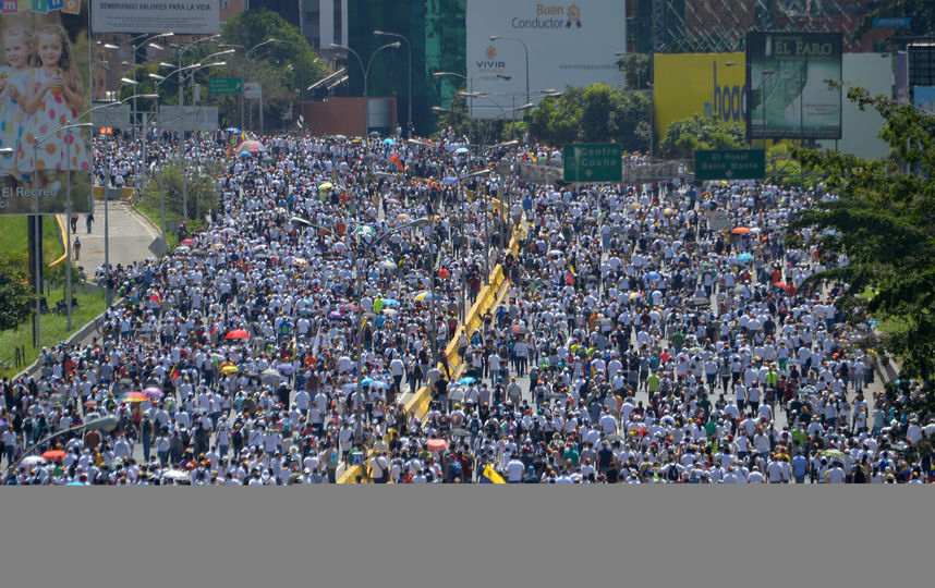 Венесуэлу вновь сотрясли протесты