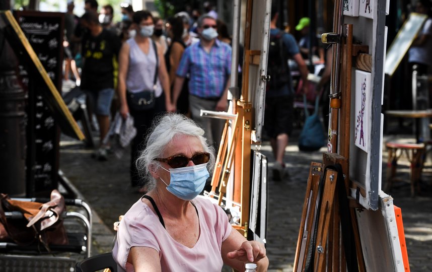 Режим распространяется на оживленные открытые районы французской столицы, включая берега реки Сены и знаменитый район Монмартр. Фото AFP