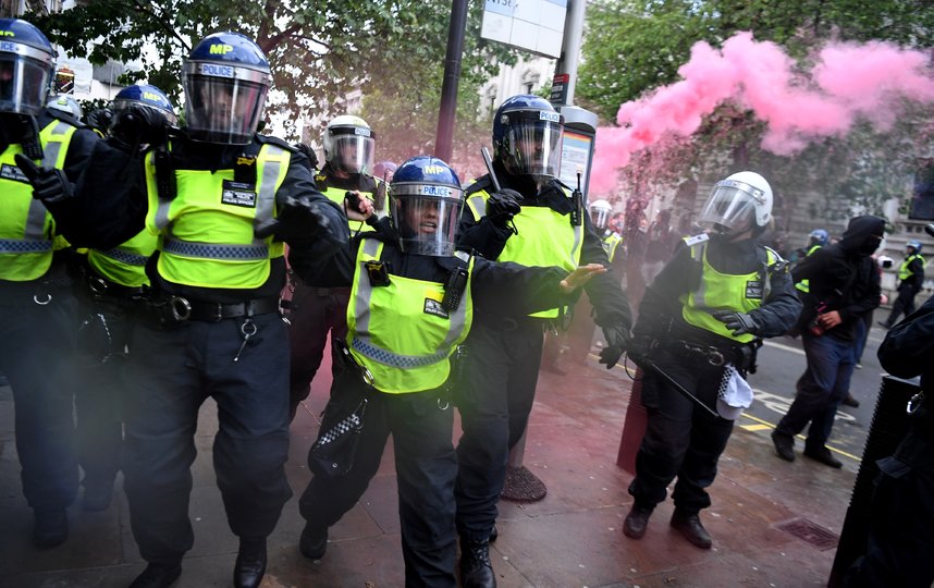 Многочасовая мирная демонстрация перешла в ожесточенные столкновения протестующих с полицией. Фото AFP